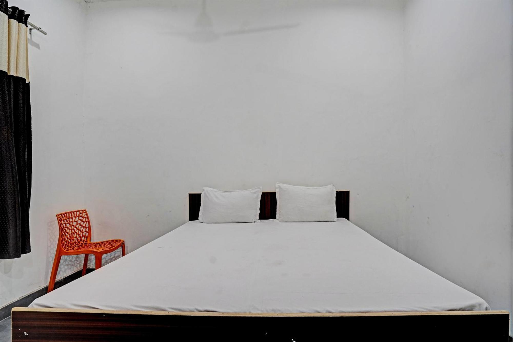 Oyo Double Ss Hotel Hathras Экстерьер фото