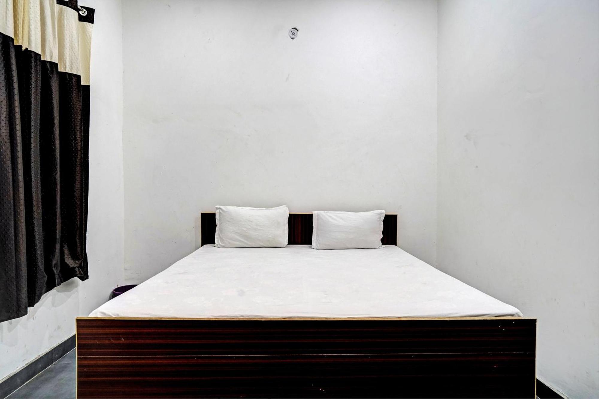 Oyo Double Ss Hotel Hathras Экстерьер фото