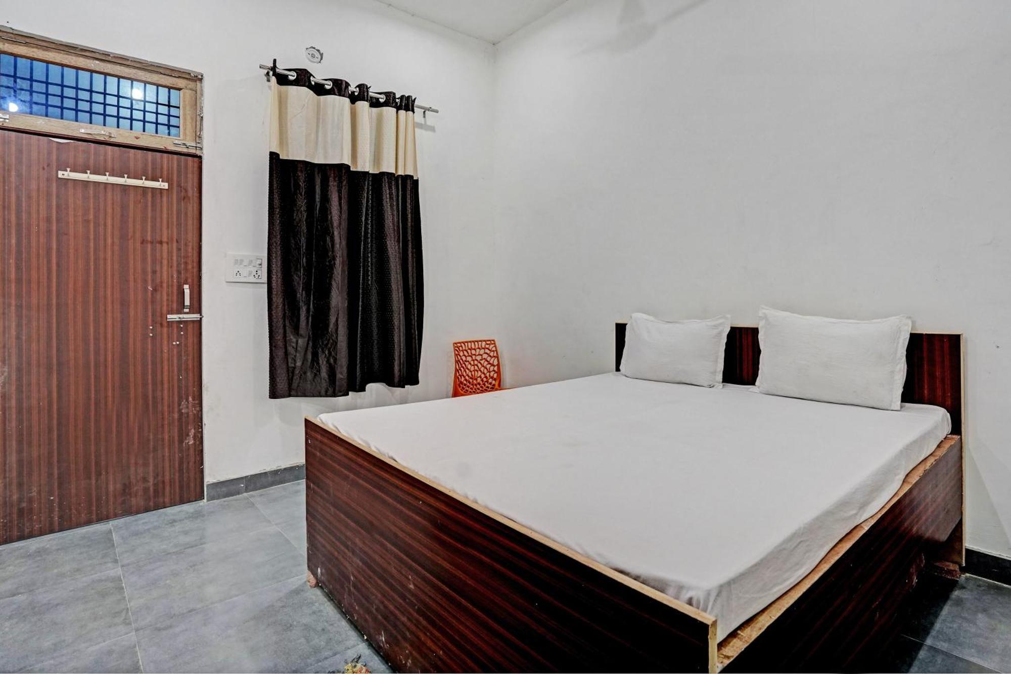 Oyo Double Ss Hotel Hathras Экстерьер фото
