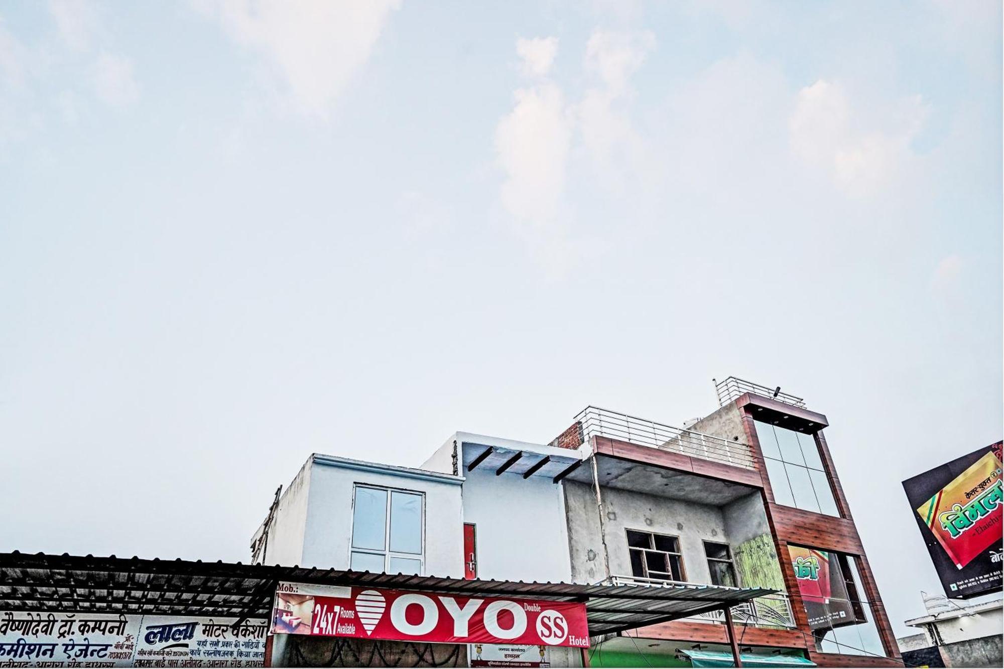 Oyo Double Ss Hotel Hathras Экстерьер фото