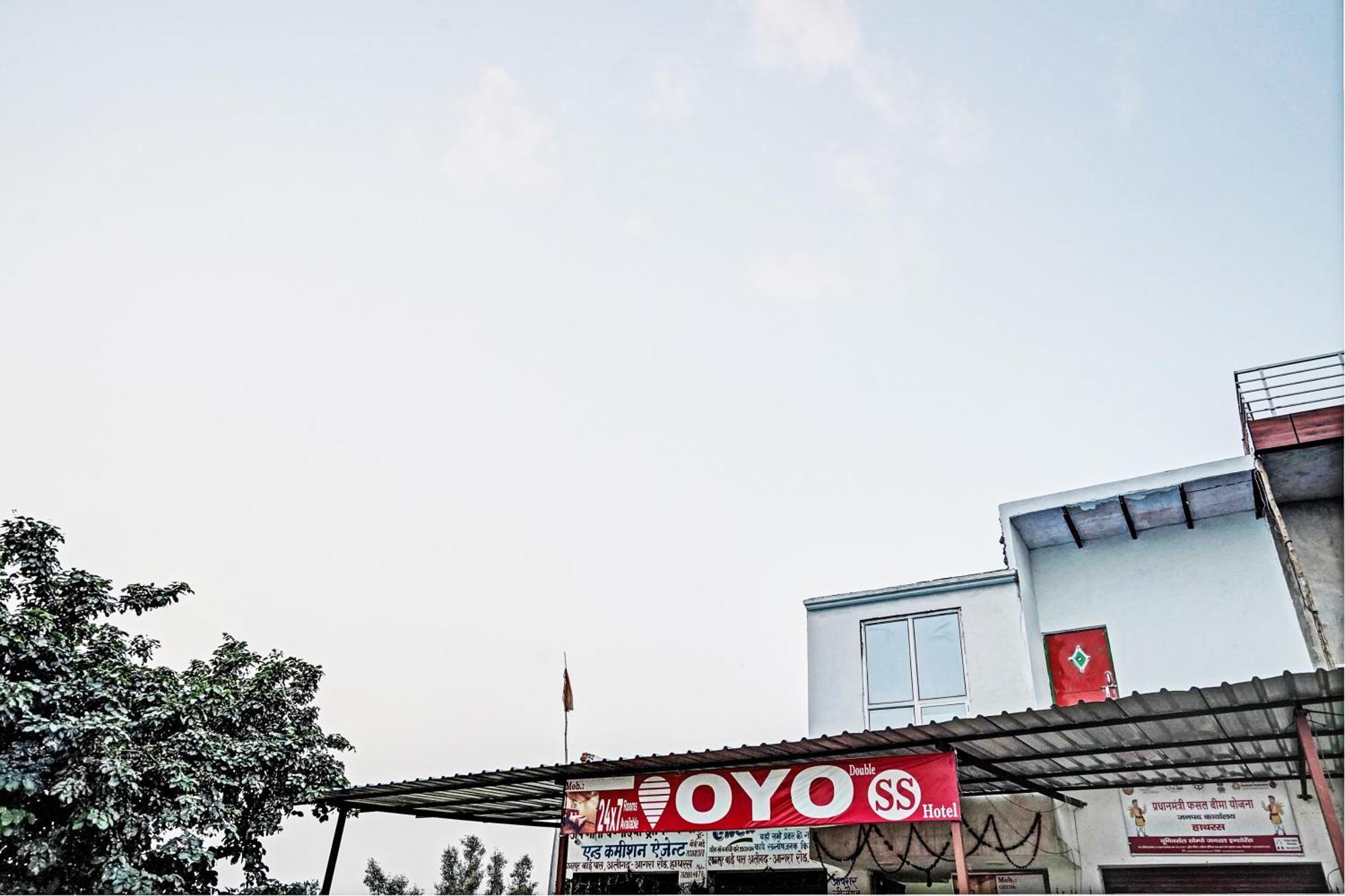Oyo Double Ss Hotel Hathras Экстерьер фото