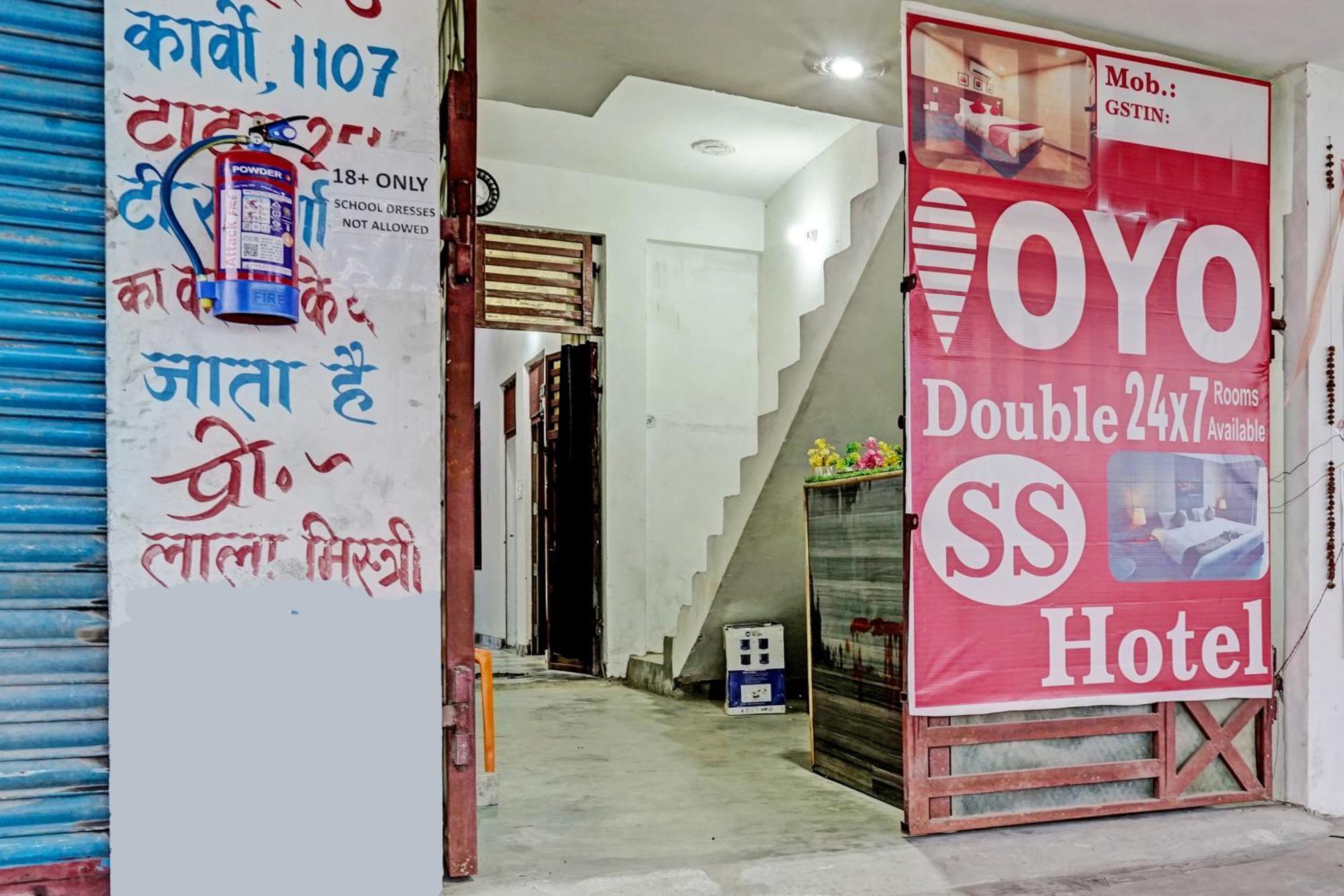Oyo Double Ss Hotel Hathras Экстерьер фото