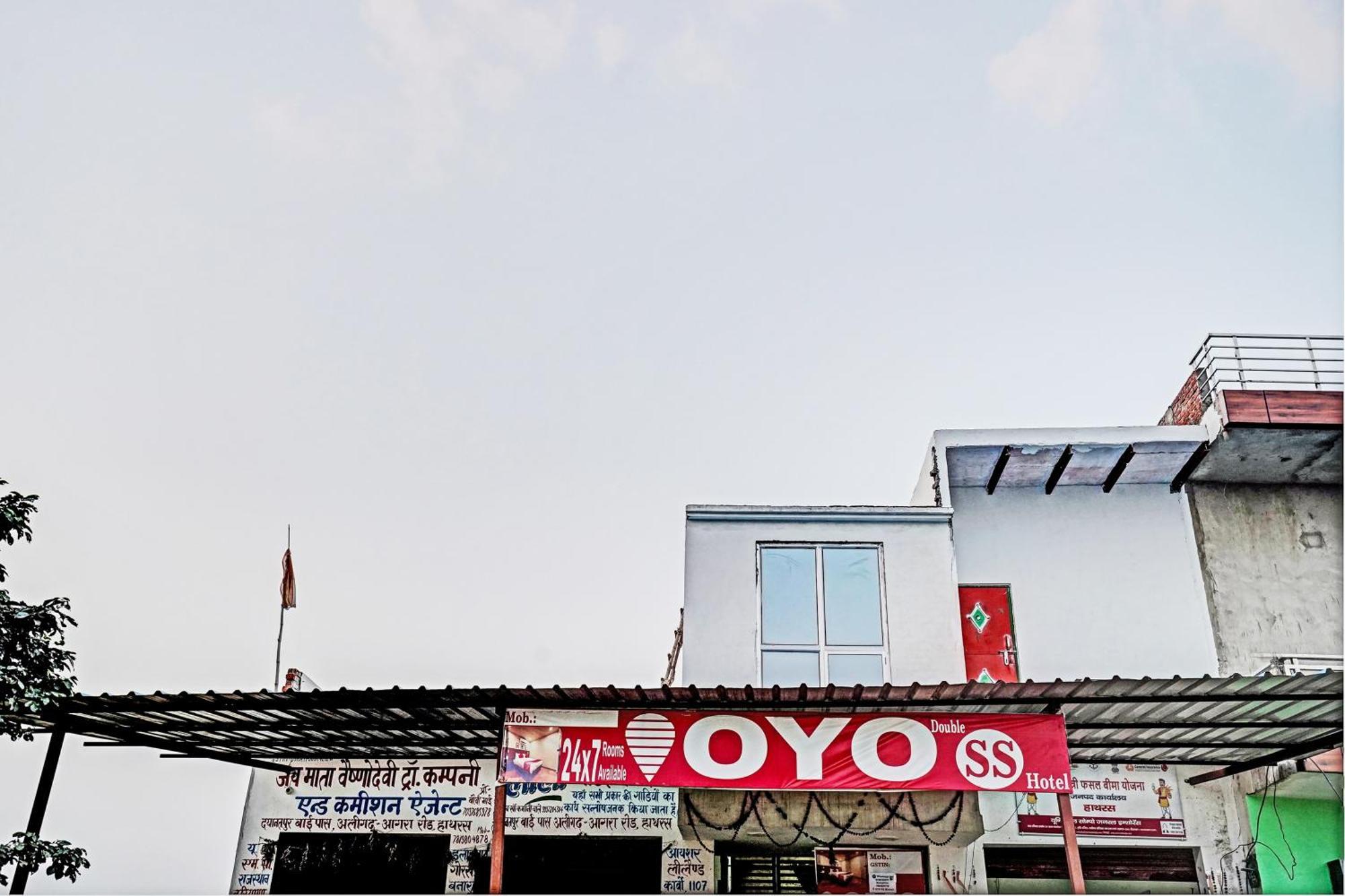 Oyo Double Ss Hotel Hathras Экстерьер фото